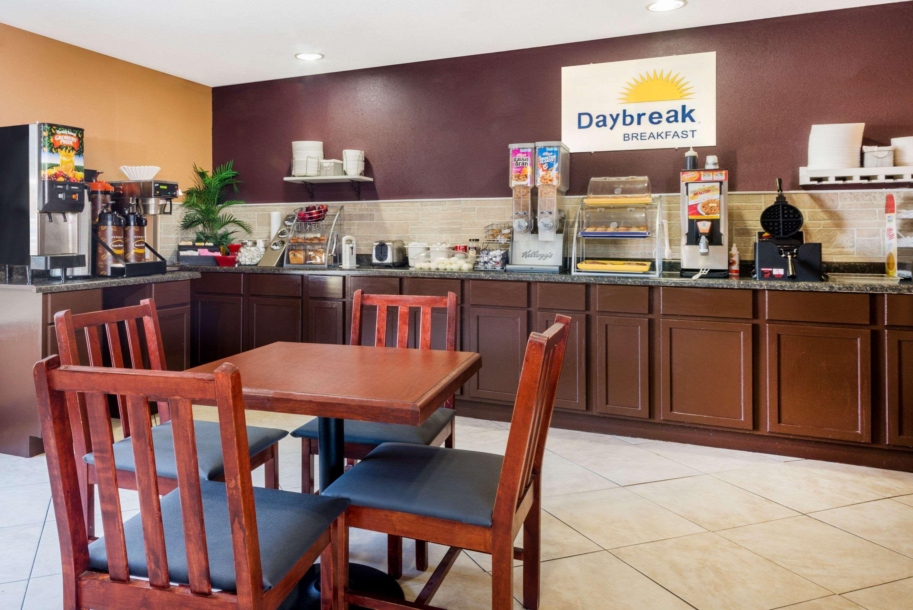 Days Inn By Wyndham Anderson In Bagian luar foto