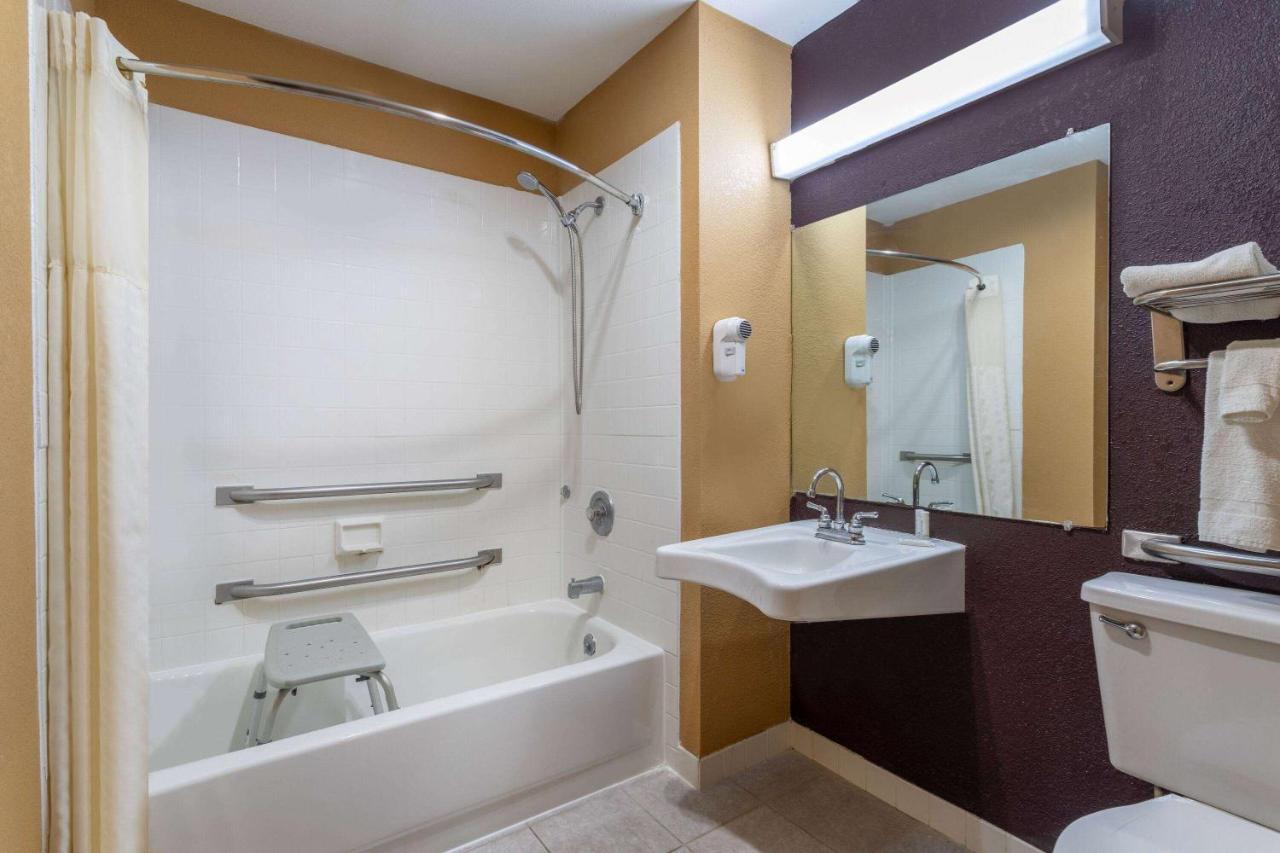 Days Inn By Wyndham Anderson In Bagian luar foto
