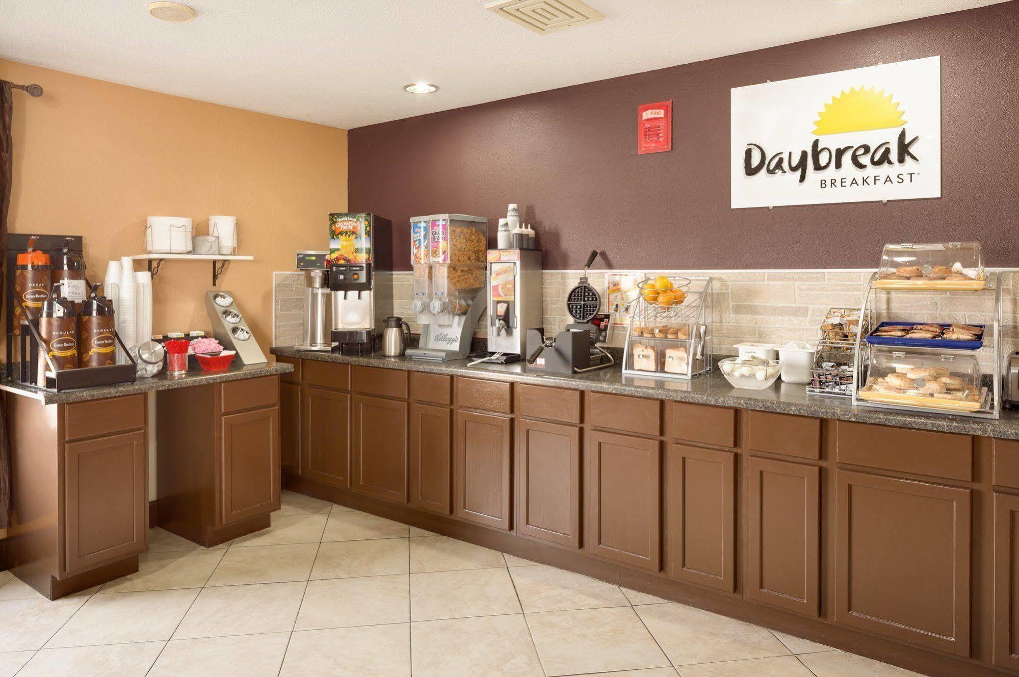 Days Inn By Wyndham Anderson In Bagian luar foto